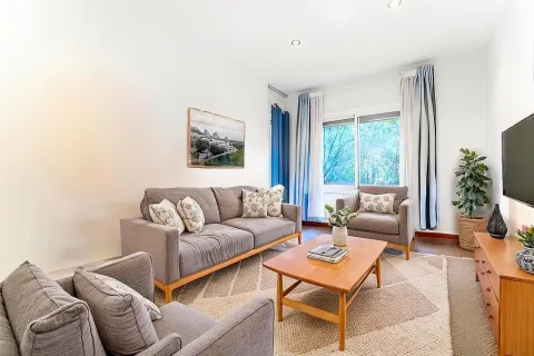 Huoneisto myytävänä Barcelona, Espanja, 4 makuuhuonetta, 95 m2 No. 141079 - kuva 1