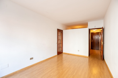 Huoneisto myytävänä Barcelona, Espanja, 2 makuuhuonetta, No. 141078 - kuva 4