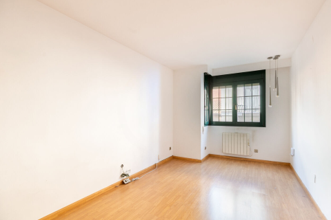 Huoneisto myytävänä Barcelona, Espanja, 2 makuuhuonetta, No. 141078 - kuva 5