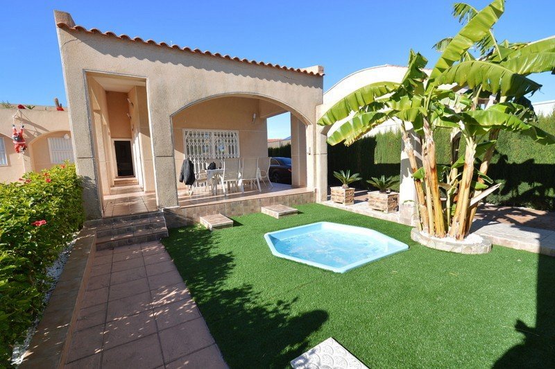 Villa en Torrevieja, Alicante, España 5 dormitorios, 490 m2 No. 80159
