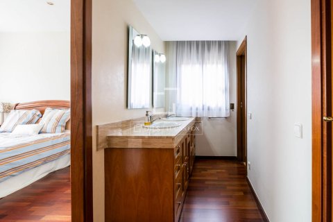 Villa for rent in Castelldefels, Barcelona, Spain 5 bedrooms, 302 sq.m. No. 161474 - photo 6