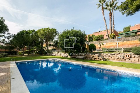 Villa for rent in Castelldefels, Barcelona, Spain 5 bedrooms, 302 sq.m. No. 161474 - photo 2