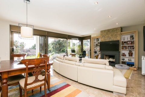 Villa for rent in Castelldefels, Barcelona, Spain 5 bedrooms, 302 sq.m. No. 161474 - photo 29