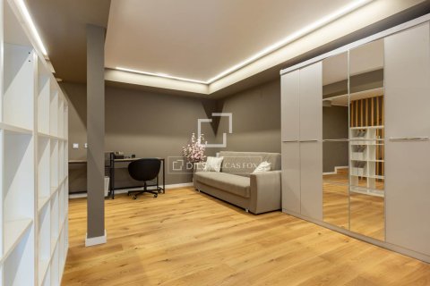 Villa for rent in Esplugues de Llobregat, Barcelona, Spain 3 bedrooms, 240 sq.m. No. 161473 - photo 13