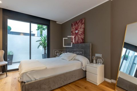 Villa for rent in Esplugues de Llobregat, Barcelona, Spain 3 bedrooms, 240 sq.m. No. 161473 - photo 2