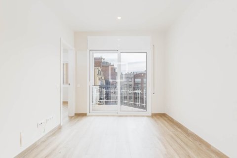 Apartment à vendre à Barcelona, Espagne, 4 chambres, 70 m2 No. 161469 - photo 2