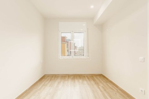 Apartment à vendre à Barcelona, Espagne, 4 chambres, 70 m2 No. 161469 - photo 14