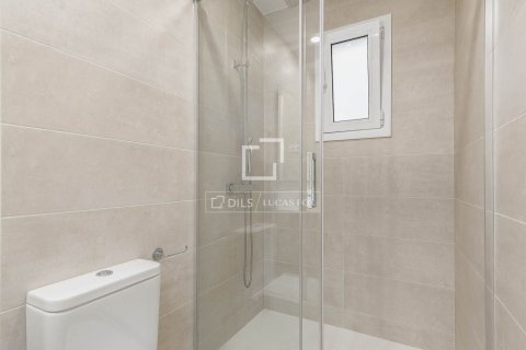 Apartment à vendre à Barcelona, Espagne, 4 chambres, 70 m2 No. 161469 - photo 22