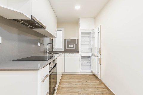 Apartment à vendre à Barcelona, Espagne, 4 chambres, 70 m2 No. 161469 - photo 6