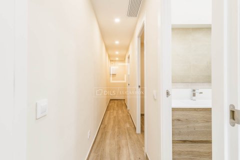 Apartment à vendre à Barcelona, Espagne, 4 chambres, 70 m2 No. 161469 - photo 19