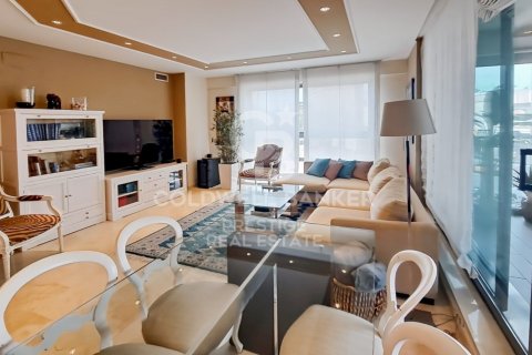 Huoneisto myytävänä Barcelona, Espanja, 3 makuuhuonetta, 145 m2 No. 160047 - kuva 3