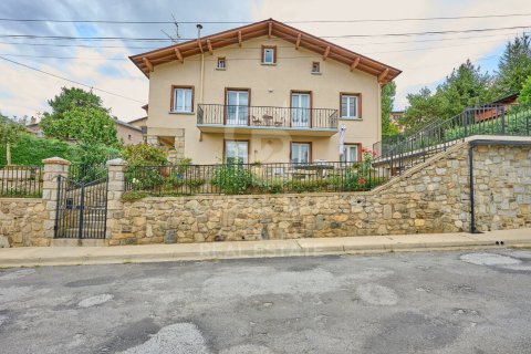 Hus i Spanien 8 sovrum, 240 kvm. Nr. 160045