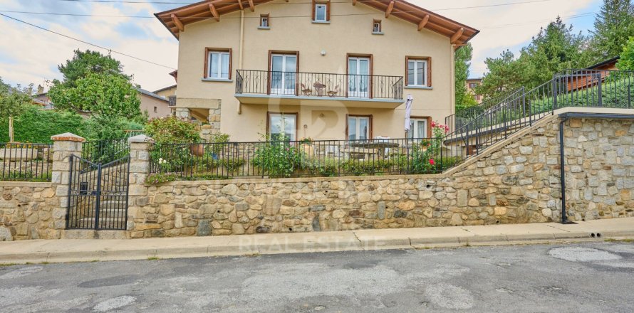 House in Spain 8 bedrooms, 240 sq.m. No. 160045