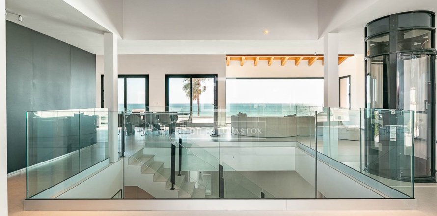 Villa a Castelldefels, Barcelona, Spagna 5 camere da letto, 718 mq. N° 152188