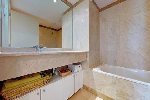 Apartment à vendre Barcelona, Espagne, 3 chambres, 121 m2 No. 133400 - photo 16
