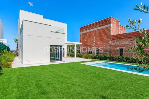 Villa for sale in Pilar de la Horadada, Alicante, Spain 3 bedrooms, 149 sq.m. No. 69496 - photo 2