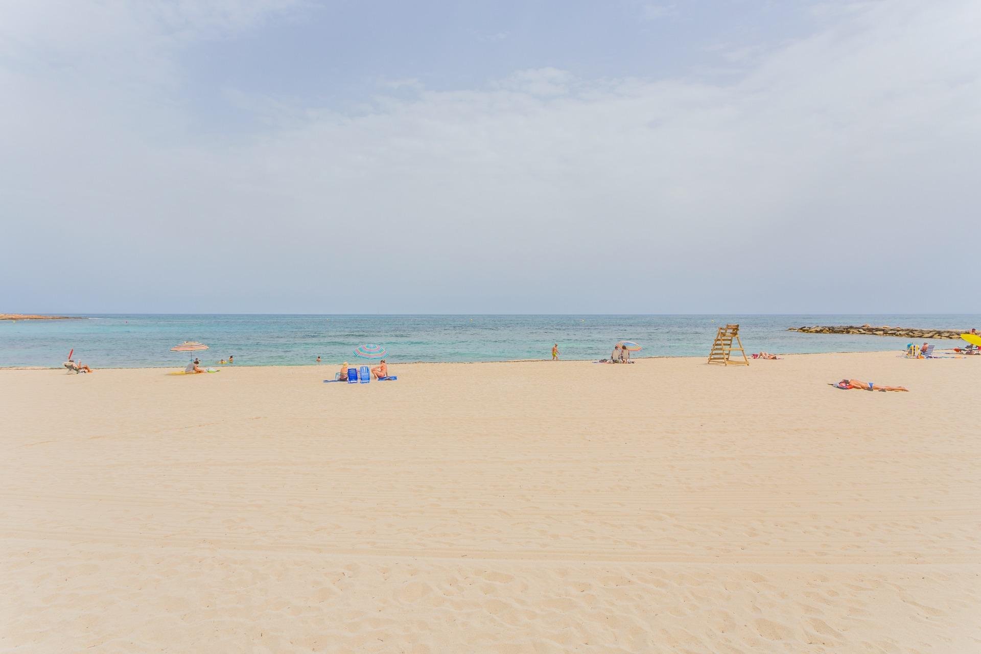 Apartment in Torrevieja, Alicante, Spain 2 bedrooms,  No. 184401
