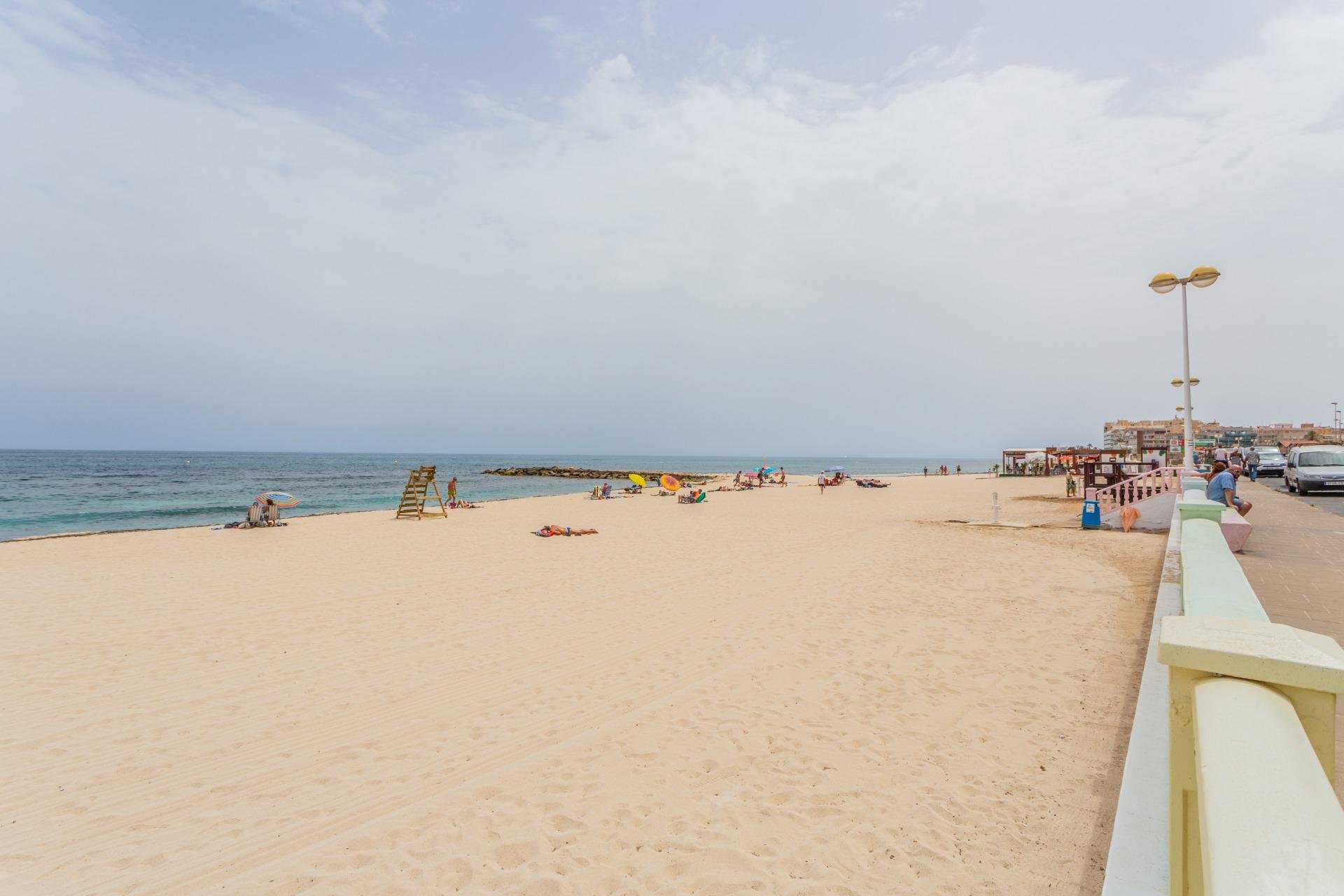 Apartment in Torrevieja, Alicante, Spain 2 bedrooms,  No. 184401