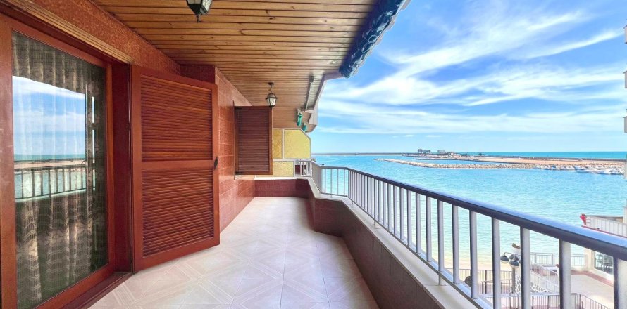 Apartment à Torrevieja, Alicante, Espagne 3 chambres, 90 m2 No. 189040