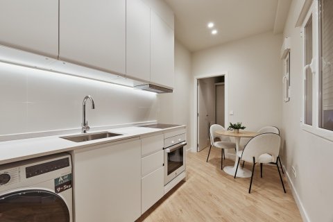 Apartamento en Madrid, España 2 dormitorios, 65 m2 No. 179749