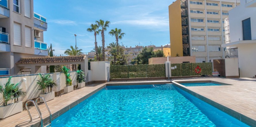 Apartment in Torrevieja, Alicante, Spain 3 bedrooms, 86 sq.m. No. 179752