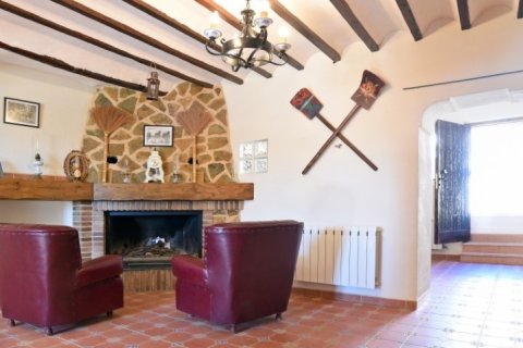 Villa for sale in Pinoso, Alicante, Spain 4 bedrooms,  No. 164481 - photo 2