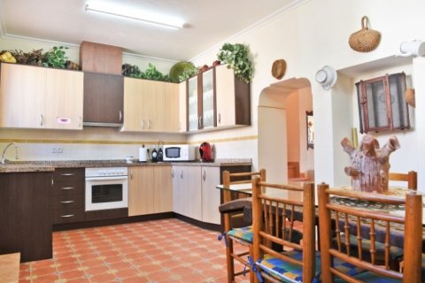 Villa for sale in Pinoso, Alicante, Spain 4 bedrooms,  No. 164481 - photo 4