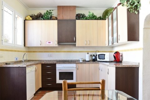 Villa for sale in Pinoso, Alicante, Spain 4 bedrooms,  No. 164481 - photo 8