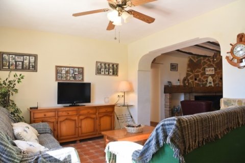 Villa for sale in Pinoso, Alicante, Spain 4 bedrooms,  No. 164481 - photo 6