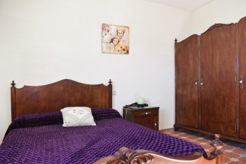 Villa for sale in Pinoso, Alicante, Spain 4 bedrooms,  No. 164481 - photo 15