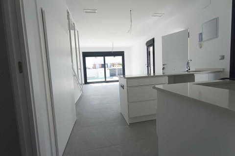 Продажа виллы в Дайя Нуэва, Аликанте, Испания 3 спальни, 96м2 №163266 - фото 4