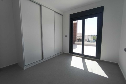 Продажа виллы в Дайя Нуэва, Аликанте, Испания 3 спальни, 96м2 №163266 - фото 11