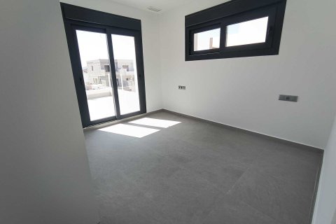 Продажа виллы в Дайя Нуэва, Аликанте, Испания 3 спальни, 96м2 №163266 - фото 7