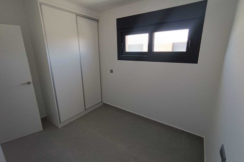 Продажа виллы в Дайя Нуэва, Аликанте, Испания 3 спальни, 96м2 №163266 - фото 8