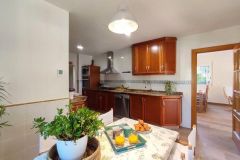 Villa en venta en Alicante, España 4 dormitorios, 264 m2 No. 186937 - foto 9