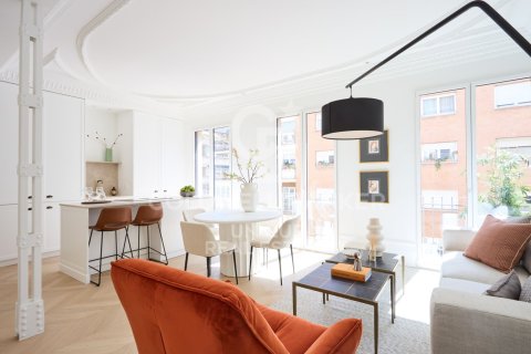 Apartamento en venta en Madrid, España 3 dormitorios, 90 m2 No. 157887 - foto 8