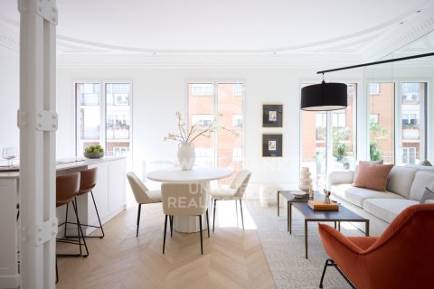 Apartamento en venta en Madrid, España 3 dormitorios, 90 m2 No. 157887 - foto 3