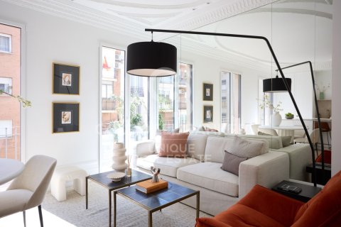 Apartamento en venta en Madrid, España 3 dormitorios, 90 m2 No. 157887 - foto 2