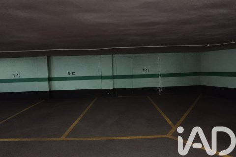 Garage à Madrid, Espagne 15 m2 No. 195124