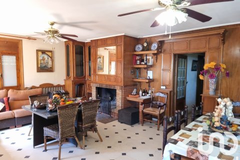 Hus till salu i Sax, Alicante, Spanien 4 sovrum, 291 kvm. Nr. 153038 - foto 10