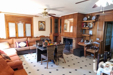 Hus till salu i Sax, Alicante, Spanien 4 sovrum, 291 kvm. Nr. 153038 - foto 9