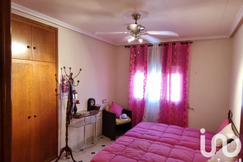 Hus till salu i Sax, Alicante, Spanien 4 sovrum, 291 kvm. Nr. 153038 - foto 21