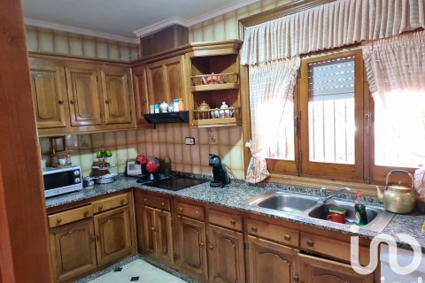 Hus till salu i Sax, Alicante, Spanien 4 sovrum, 291 kvm. Nr. 153038 - foto 13