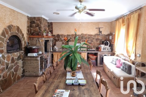 Hus till salu i Sax, Alicante, Spanien 4 sovrum, 291 kvm. Nr. 153038 - foto 6