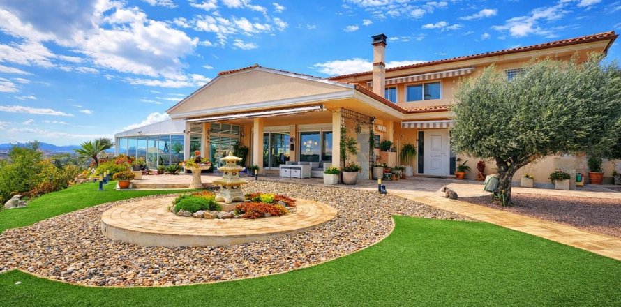 Villa in Torremendo, Alicante, Spain 5 bedrooms, 250 sq.m. No. 149980