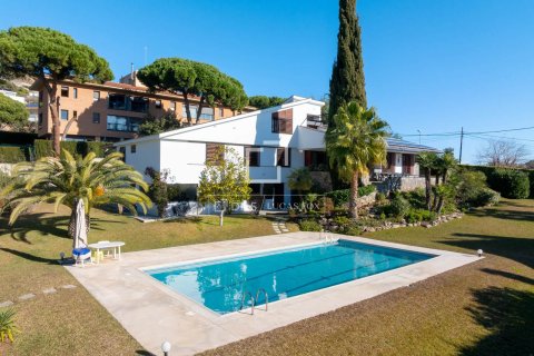 Villa for sale in Tiana, Barcelona, Spain 5 bedrooms, 848 sq.m. No. 150247 - photo 2