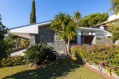 Villa for sale in Tiana, Barcelona, Spain 5 bedrooms, 848 sq.m. No. 150247 - photo 28