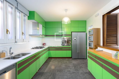 Villa for sale in Tiana, Barcelona, Spain 5 bedrooms, 848 sq.m. No. 150247 - photo 11