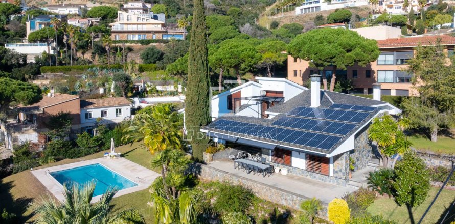 Villa in Tiana, Barcelona, Spain 5 bedrooms, 848 sq.m. No. 150247