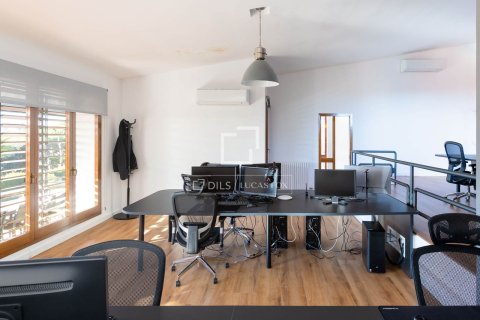 Villa for sale in Tiana, Barcelona, Spain 5 bedrooms, 848 sq.m. No. 150247 - photo 10